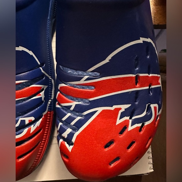 FOCO NFL Men's Buffalo Bills 2023 Colorblock Big Logo Clog - Picture 6 of 9